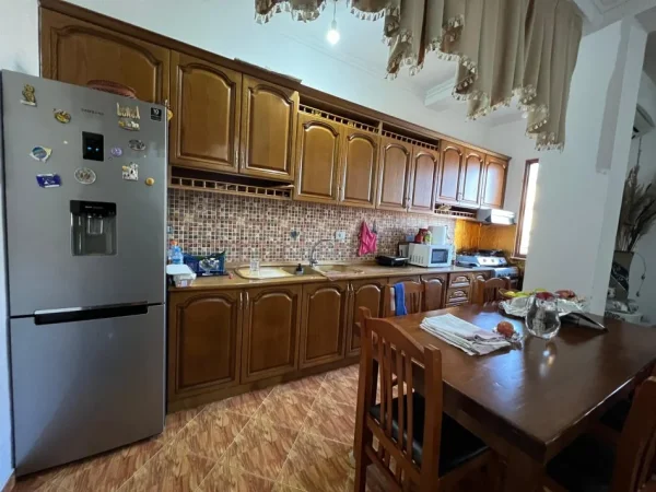 Tirane, shitet 2 Katshe Kati 2, 350.000 € 