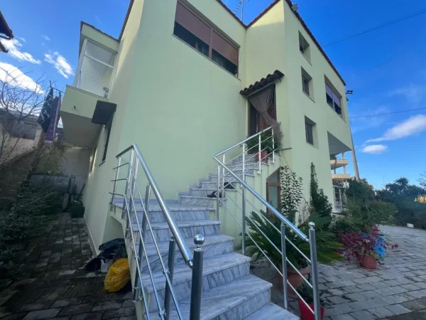 Tirane, shitet 2 Katshe Kati 2, 350.000 € 