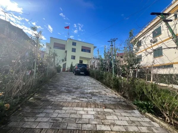 Tirane, shitet 2 Katshe Kati 2, 350.000 € 