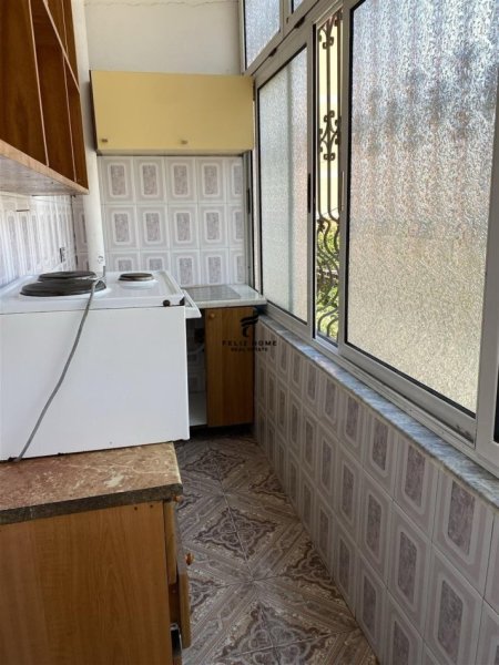 Tirane, jepet me qera apartament 3+1 Kati 2, 110 m² 500 € (RRUGA E DIBRES)
