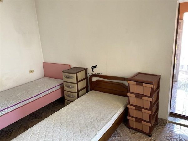 Tirane, jepet me qera apartament 3+1 Kati 2, 110 m² 500 € (RRUGA E DIBRES)