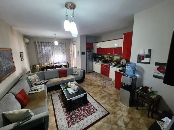 Tirane, shitet apartament 2+1 Kati 3, 106 m² 202.000 € (KOMUNA E PARISIT)