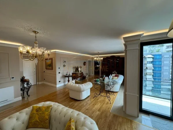 Tirane, shitet apartament 2+1+Ballkon Kati 8, 264 m² 640.000 € (RRUGA E DIBRES)