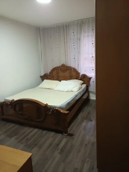 Tirane, jepet me qera apartament 1+1 Kati 2, 60 m² (Ali Demi)