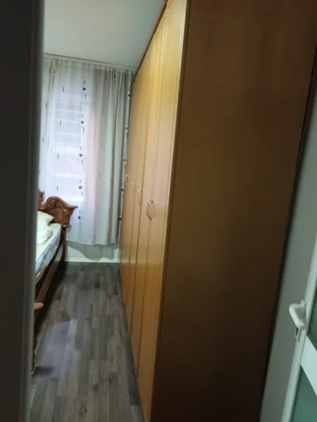 Tirane, jepet me qera apartament 1+1 Kati 2, 60 m² (Ali Demi)