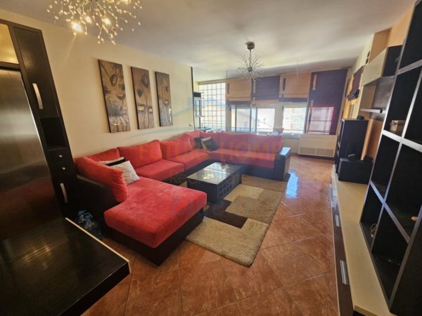 Tirane, shitet apartament 3+1+Ballkon Kati 3, 95 m² 190.000 € (UNAZA E RE)