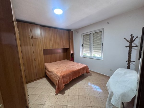 Tirane, jepet me qera apartament 2+1 Kati 3, 91 m² 800 € (KOMUNA E PARISIT)