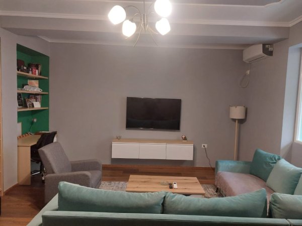 Shqiperi, jepet me qera apartament 3+1 Kati 1, 160 m² 1.200 € (Rruga e Elbasanit)