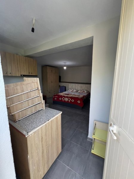 Tirane, jepet me qera apartament 1+1 Kati 1, 40 m² 200 € (Qytet Studenti)