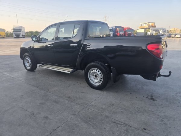 Fier, shitet SUV | Xhip Mitsubishi L 200 DID 4x4 Klima Nafte, e zeze 200.000 km 13.500 €