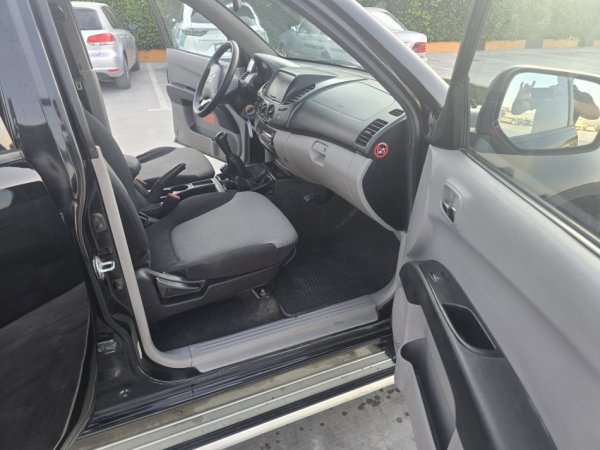 Fier, shitet SUV | Xhip Mitsubishi L 200 DID 4x4 Klima Nafte, e zeze 200.000 km 13.500 €