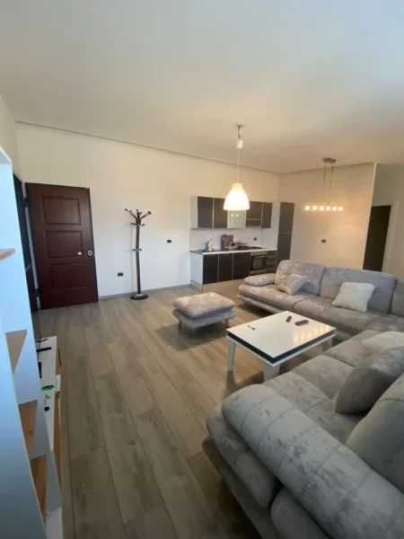 Tirane, jepet me qera apartament 1+1 Kati 8, 72 m² 500 € (ish Fusha e Aviacionit)