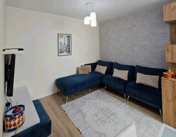 Tirane, jepet me qera apartament 2+1+Ballkon Kati 4, 600 € (Shkolla e Baletit)