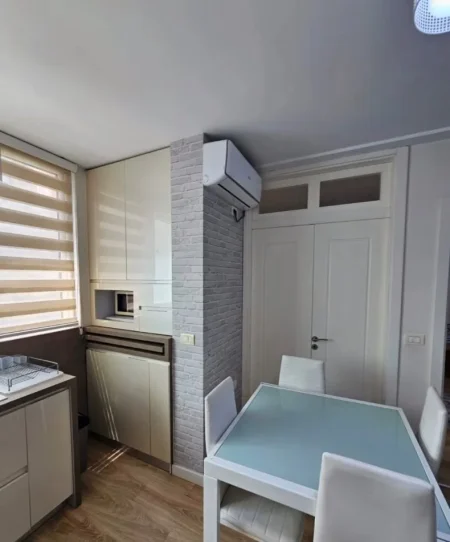 Tirane, jepet me qera apartament 2+1+Ballkon Kati 4, 600 € (Shkolla e Baletit)