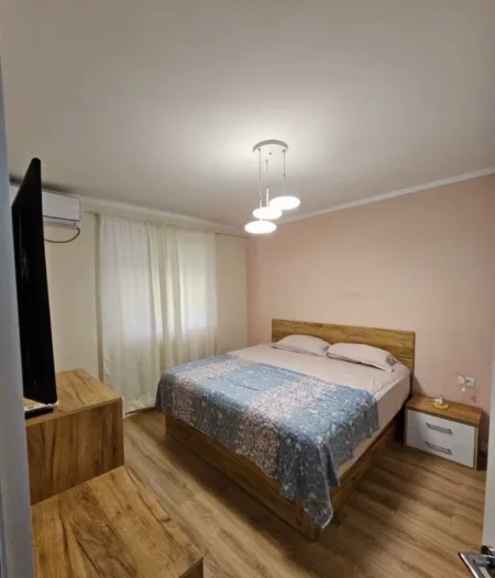 Tirane, jepet me qera apartament 2+1+Ballkon Kati 4, 600 € (Shkolla e Baletit)