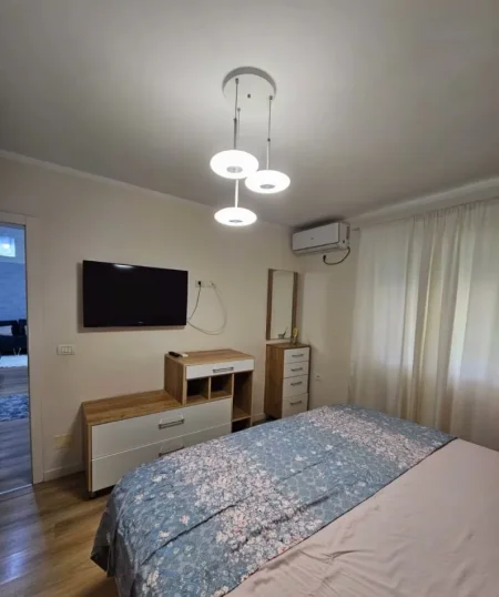 Tirane, jepet me qera apartament 2+1+Ballkon Kati 4, 600 € (Shkolla e Baletit)