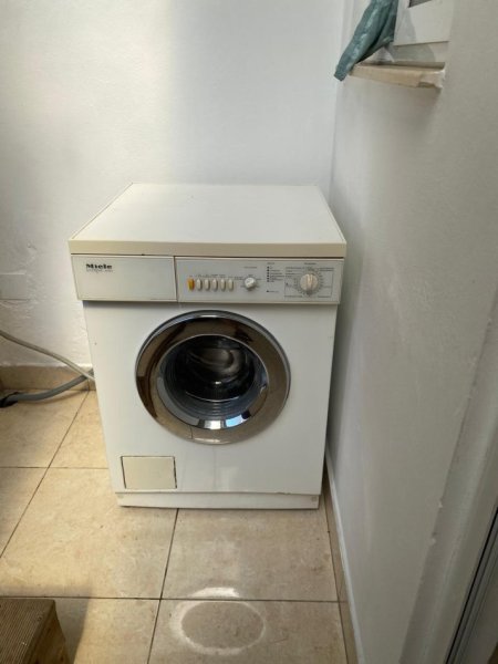 Tirane, jepet me qera shtepi 1+1 Kati 1, 40 m² 300 € (Rruga Fadil Bodinaku)