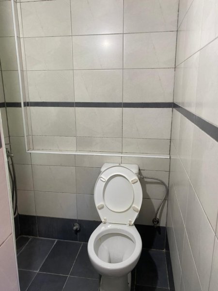 Tirane, jepet me qera shtepi 1+1 Kati 1, 40 m² 300 € (Rruga Fadil Bodinaku)