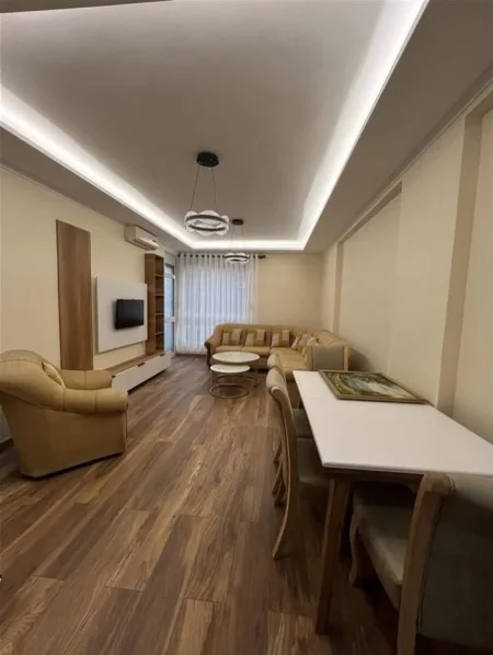 Tirane, jepet me qera apartament 1+1+Ballkon Kati 1, 60 m² 570 € (Vellezrit huta)