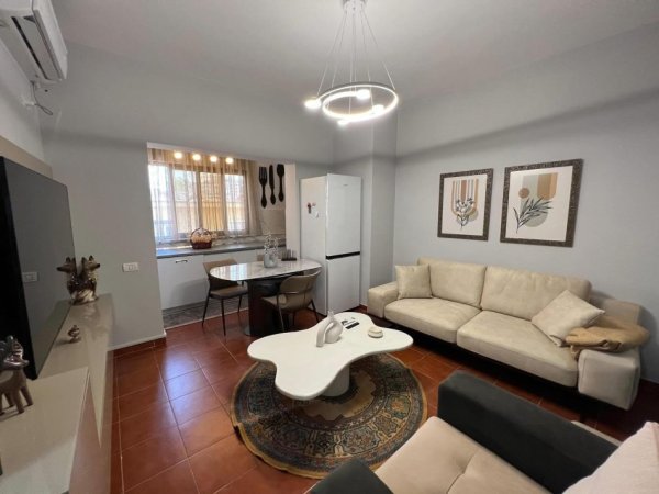 Tirane, jepet me qera apartament 1+1 Kati 3, 79 m² 600 € (Muahamet gjollesha)
