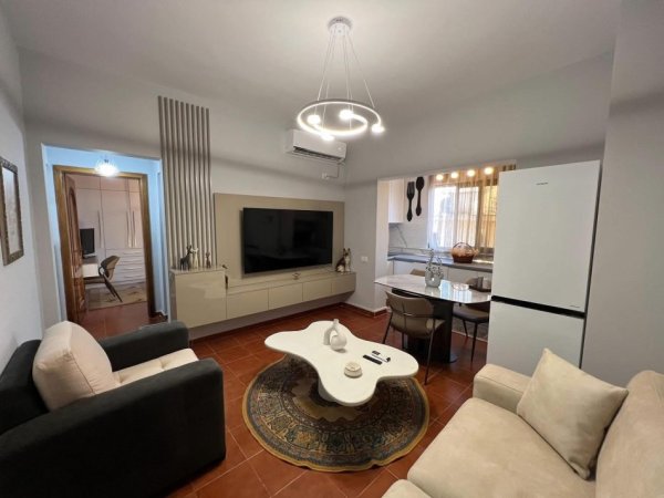 Tirane, jepet me qera apartament 1+1 Kati 3, 79 m² 600 € (Muahamet gjollesha)