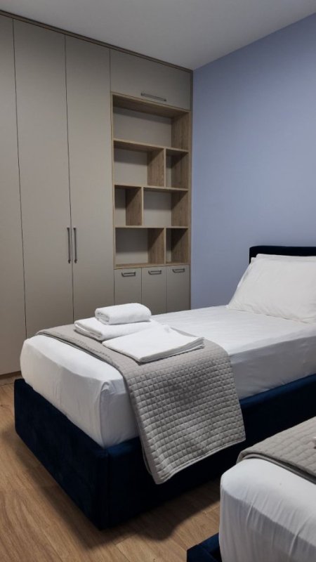 Tirane, jepet me qera apartament 2+1+Ballkon Kati 3, 120 m² 1.100 € (Reuga qemal stafa)