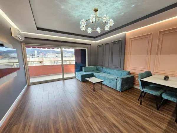 Shitet Apartament Komuna Parisit, 2+1 Kati 9, 112 m²275.000 €