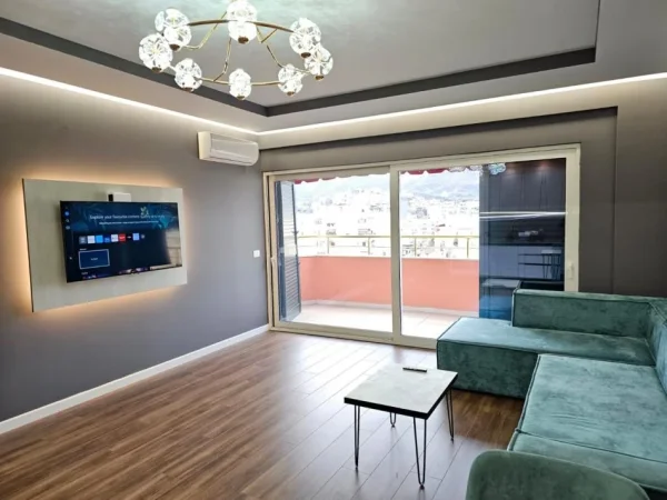 Shitet Apartament Komuna Parisit, 2+1 Kati 9, 112 m²275.000 €