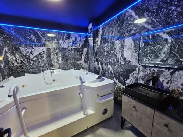 Shitet Apartament Komuna Parisit, 2+1 Kati 9, 112 m²275.000 €