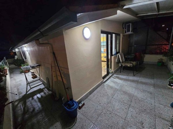 Tirane, jepet me qera apartament 2+1+Aneks+Ballkon Kati 3, 90 m² 550 € (muzeu i shkencave tregu elektrik)