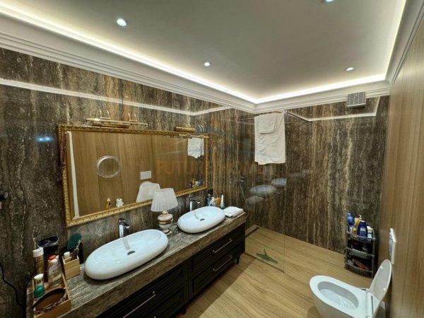 Tirane, shitet apartament 2+1+2+Ballkon Kati 8, 264 m² 640.000 € (Rruga e Dibres, Vila Goldi)