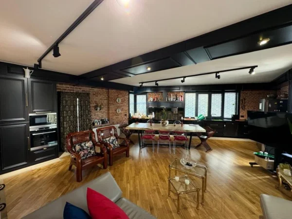 Tirane, shitet apartament 2+1+2+Ballkon Kati 8, 264 m² 640.000 € (Rruga e Dibres, Vila Goldi)