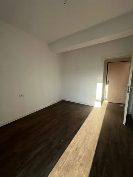 Tirane, shitet apartament 2+1+Ballkon Kati 5, 83 m² 135.000 € (Rruga Dritan Hoxha)