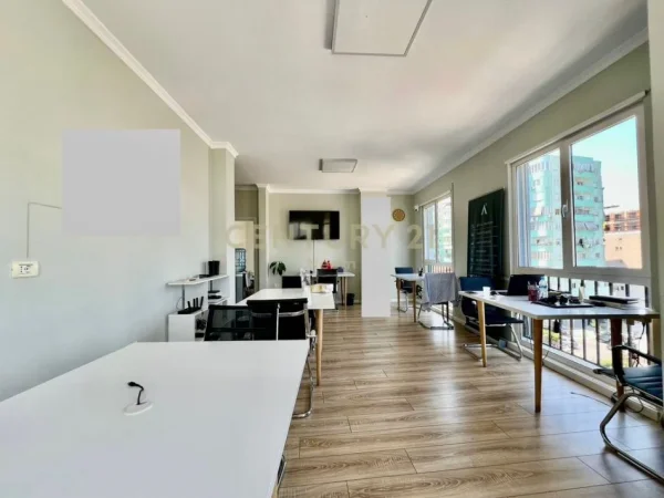 Tirane, jepet me qera zyre Kati 4, 105 m² 950 € (Neom117423)
