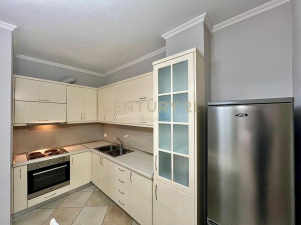 Tirane, jepet me qera apartament 1+1+Aneks+Ballkon Kati 3, 75 m² 700 € (Neom117446)