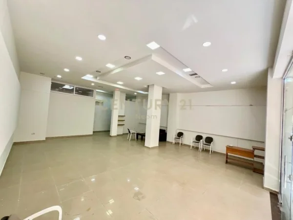 Tirane, jepet me qera ambjent biznesi Kati 0, 110 m² 1.000 € (Neom117480)
