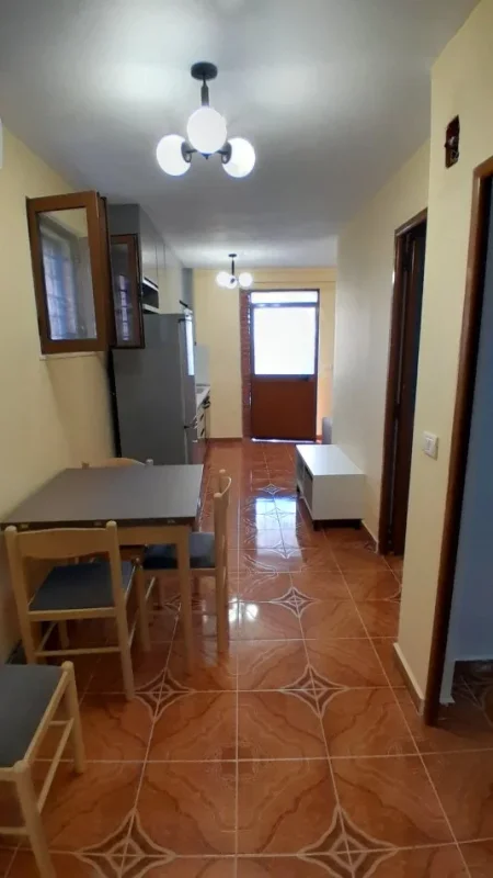 Tirane, jepet me qera apartament 2+1 Kati 1, 76 m² 400 € (Rr. Fuat Toptani prane Hotel Dea)
