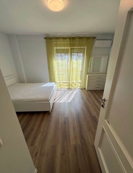 Tirane, jepet me qera apartament 2+1 Kati 4, 100 m² 850 € (Liqeni i Thate, Kompleksi Kolombo)