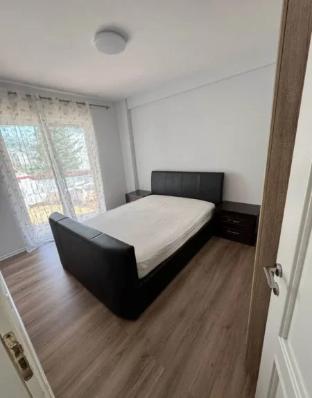 Tirane, jepet me qera apartament 2+1 Kati 4, 100 m² 850 € (Liqeni i Thate, Kompleksi Kolombo)