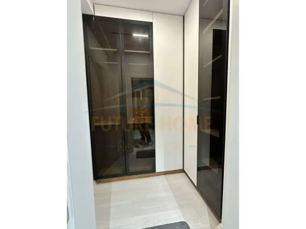 Tirane, jepet me qera apartament 2+1 Kati 7, 104 m² 900 € 
