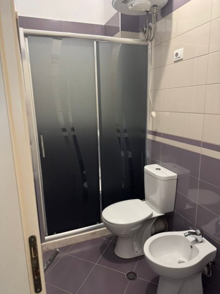 Tirane, jepet me qera apartament 2+1+Aneks+Ballkon Kati 2, 90 m² 500 € (2+1+2 plus 2 Ballkone Kopshti Botanik pran xhamise)