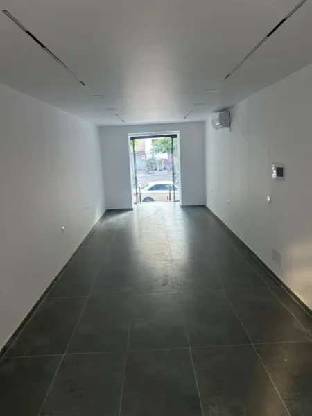 Tirane, jepet me qera ambjent biznesi Kati 0, 50 m² 1.100 € (rruga e barrikadave)