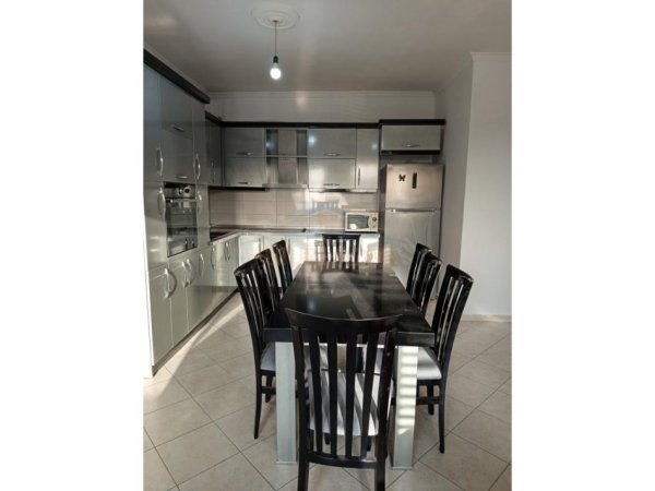 Tirane, jepet me qera apartament 2+1 Kati 5, 125 m² 450 € 