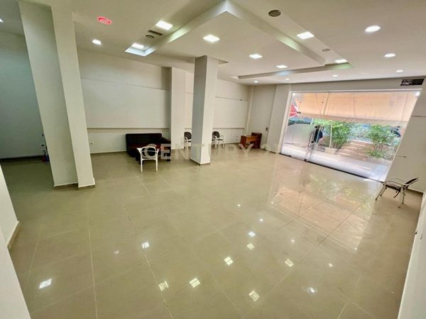 Tirane, jepet me qera ambjent biznesi Kati 0, 110 m² 1.000 € (KOMUNA PARISIT)
