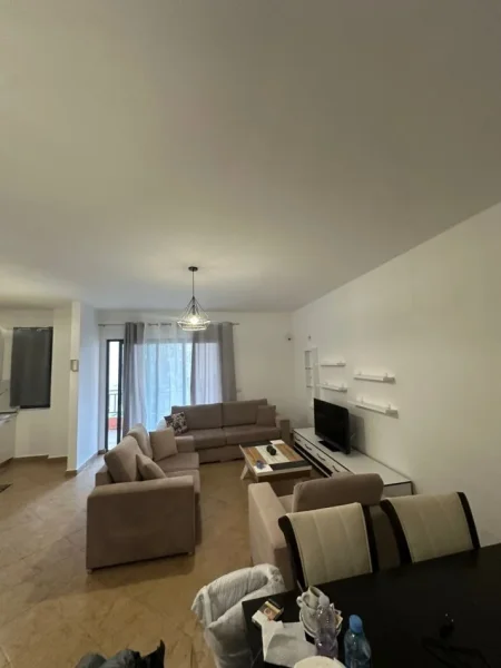 Tirane, jepet me qera apartament 2+1 Kati 4, 100 m² 450 € (yzberisht)