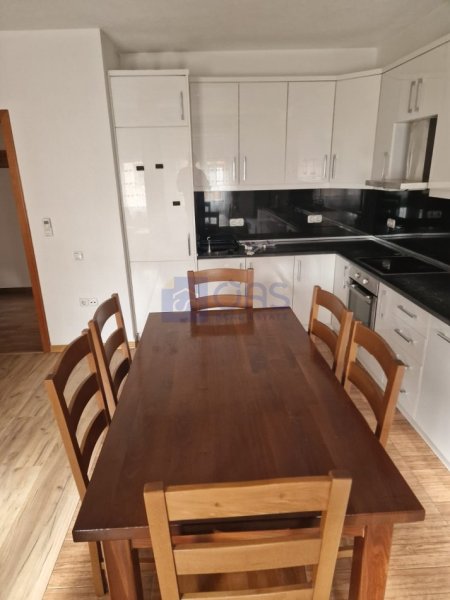 Tirane, jepet me qera apartament 2+1+Aneks+Ballkon Kati 2, 100 m² 460 € (5 Maji , Perball shkolles Kico Blushi.)