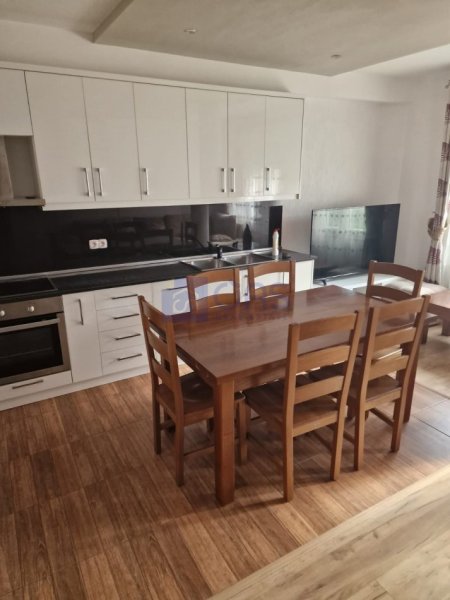 Tirane, jepet me qera apartament 2+1+Aneks+Ballkon Kati 2, 100 m² 460 € (5 Maji , Perball shkolles Kico Blushi.)