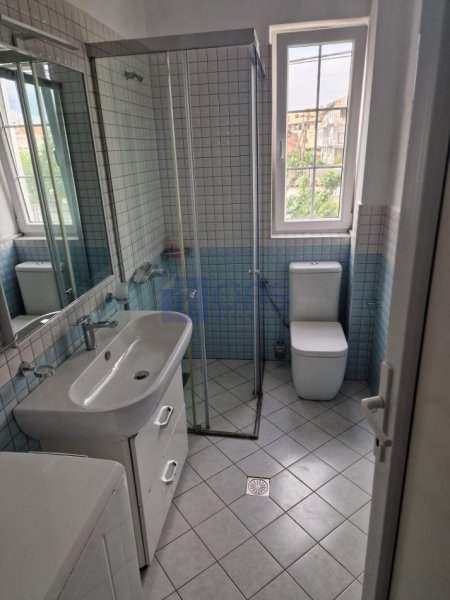 Tirane, jepet me qera apartament 2+1+Aneks+Ballkon Kati 2, 100 m² 460 € (5 Maji , Perball shkolles Kico Blushi.)