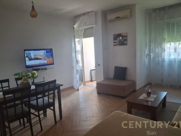 Tirane, jepet me qera apartament 1+1 Kati 5, 72 m² 500 € (tek spitali Gjerman.)