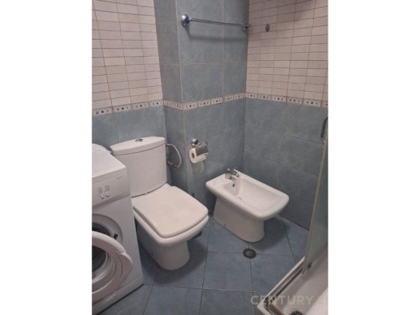 Tirane, jepet me qera apartament 1+1 Kati 5, 72 m² 500 € (tek spitali Gjerman.)